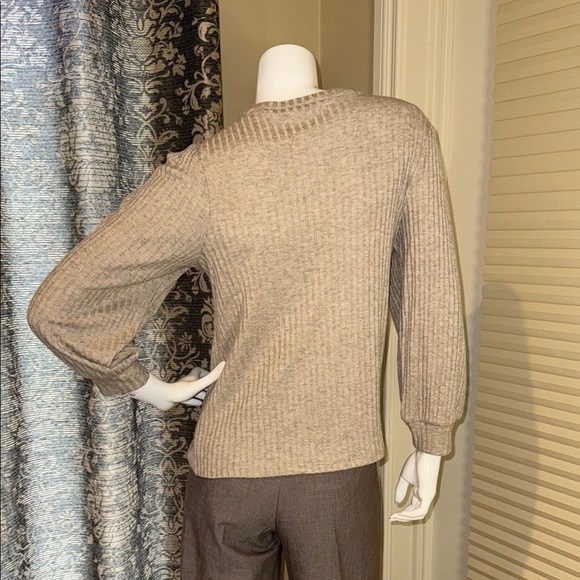 Reitmans Beige Ribbed Crew Neck Sweater Women’s Size M - Picture 3 of 12
